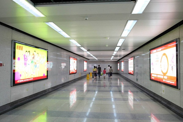 福州地鐵通道燈箱.jpg