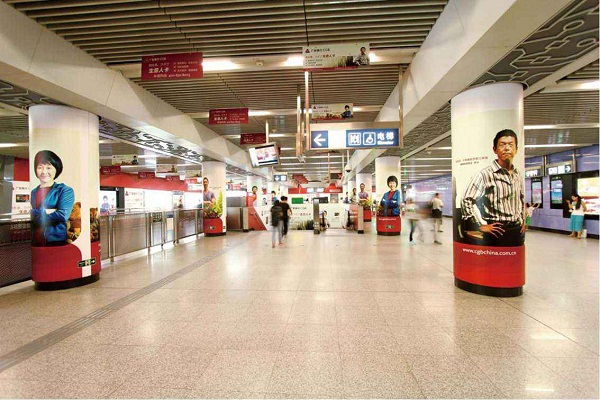 地鐵包柱廣告.jpg