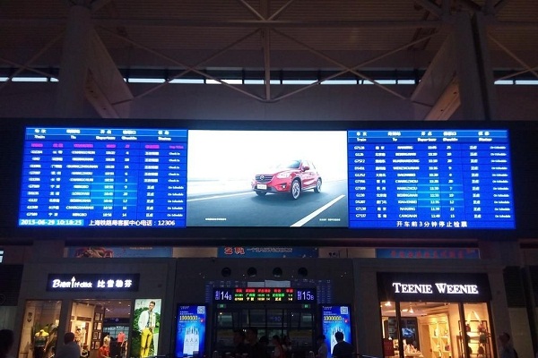 北京火車站候車廳LCD
