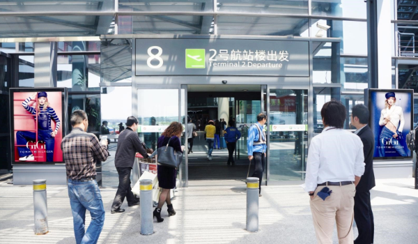 上海浦東機場出發區滾動燈箱廣告投放案例