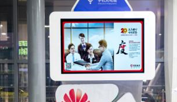 南京祿口機場充電樁LCD廣告投放案例