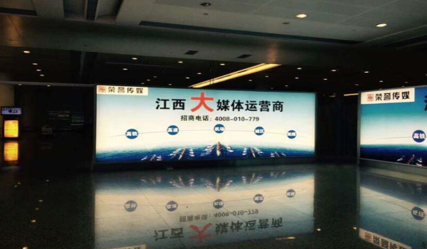 南昌昌北機場出站口落地燈箱廣投放案例