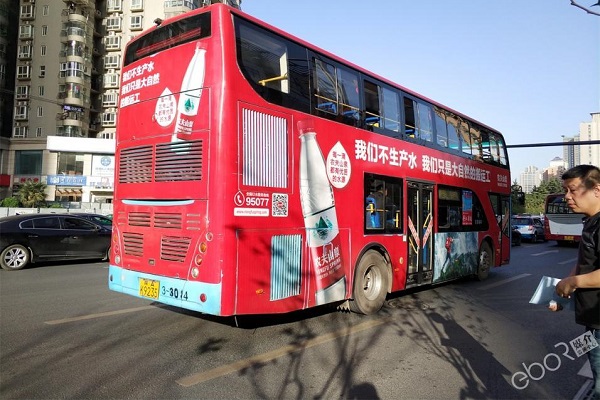 農夫山泉公交車身廣告投放案例