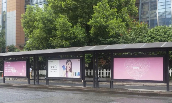 杭州公交站臺燈箱表白趙麗穎