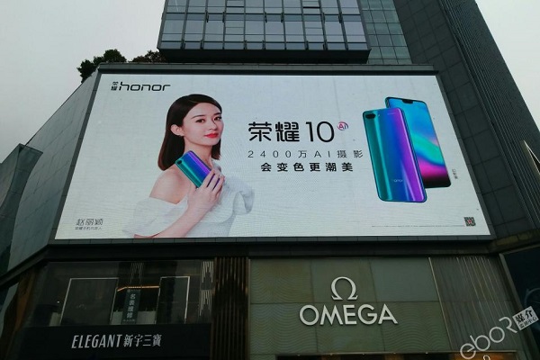 華為榮耀商業區LED廣告案例