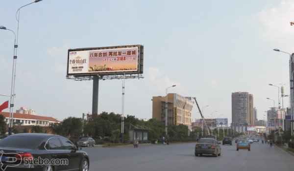 立柱大牌廣告