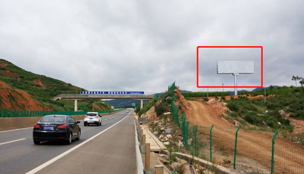 云南高速公路單立柱廣告
