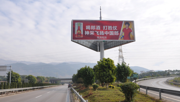 云南高速公路三面立柱廣告