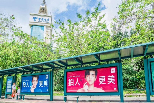 公交候車亭廣告