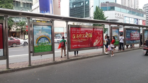 深圳公交候車亭燈箱廣告