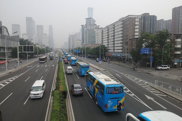 閃送大巴車身廣告