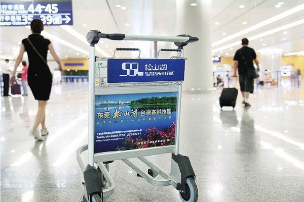機場行李手推車廣告