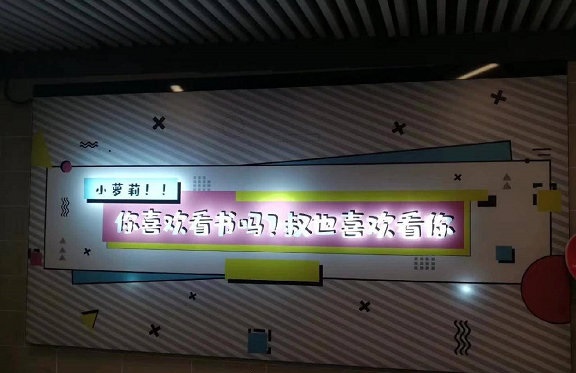 南寧地鐵現不良廣告