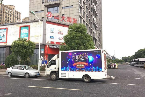 LED廣告車播放廣告